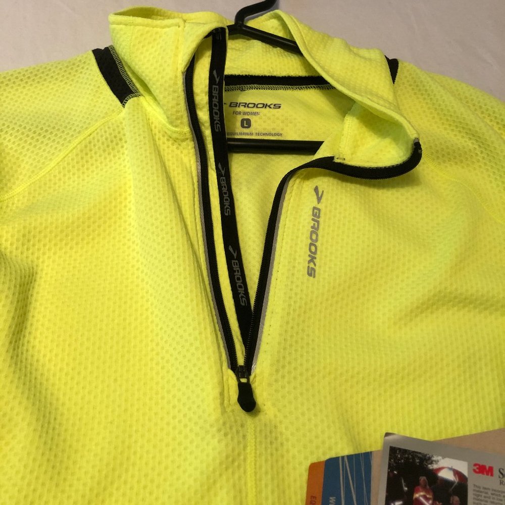 Brooks Women's 1/2 zip pullover top (NWT)